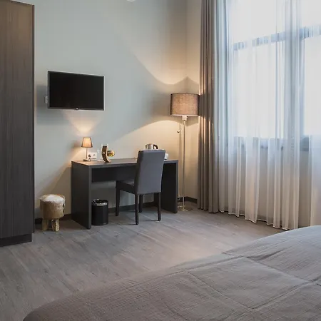Отель Hotel Bladel 3*